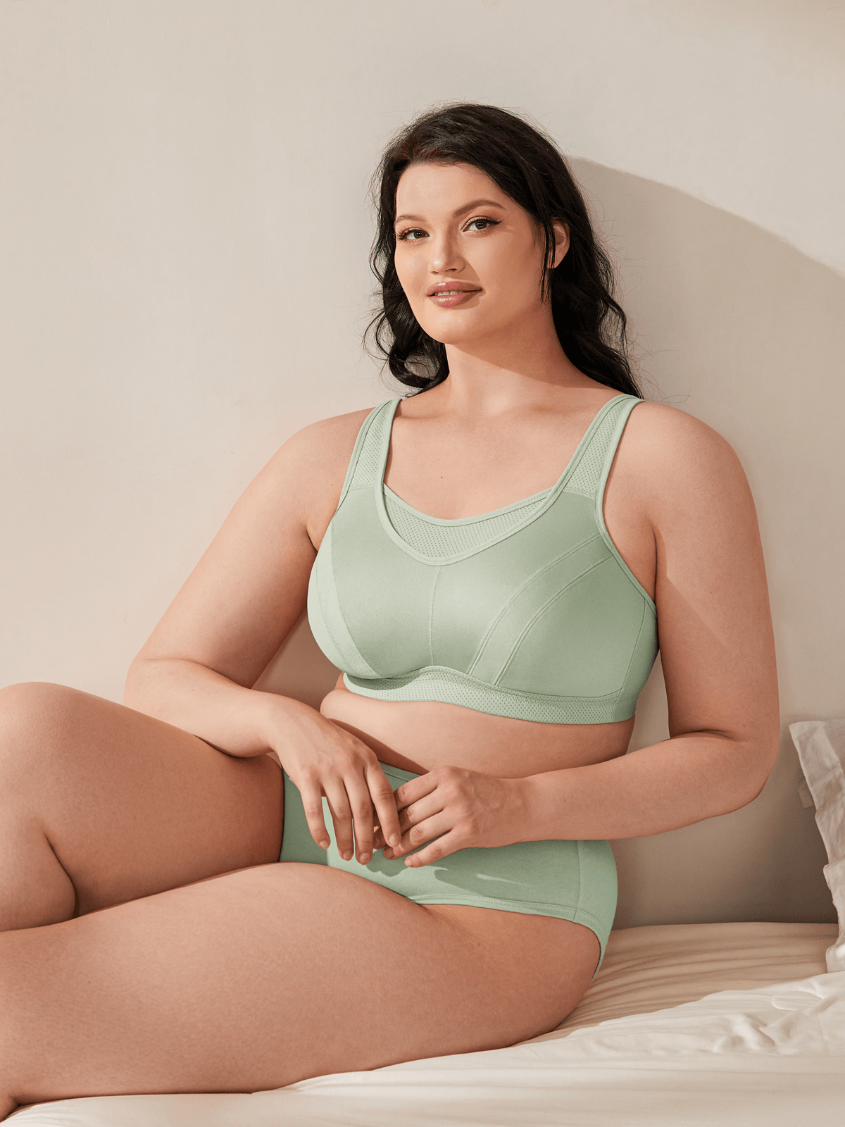 https://wingslove.com/cdn/shop/products/plus-size-high-impact-large-bust-full-coverage-workout-bras-green-295547.png?v=1681918149