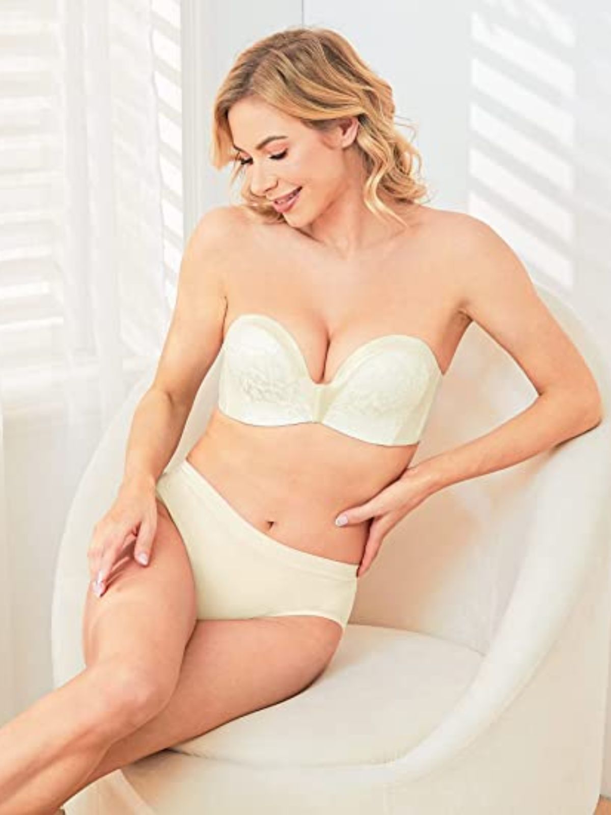 Wingslove Strapless Bra for Women Plus Size Push Up Underwire Multiway  Support Bra, White 34B
